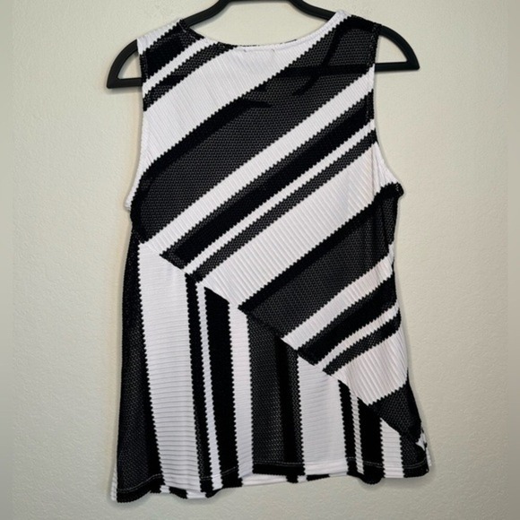 NWT Travelers Collection by Chico's Wheat Mesh Tank-‎ Sz 1 (8-10-M) - Picture 2 of 6